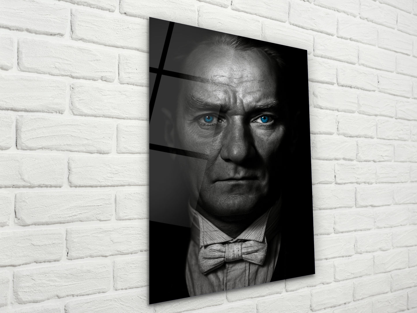 Mavi Gözlü Atatürk Portresi Siyah Beyaz Cam Tablo – Atatürk Tablosu - Modern Ev ve Ofis Dekoru