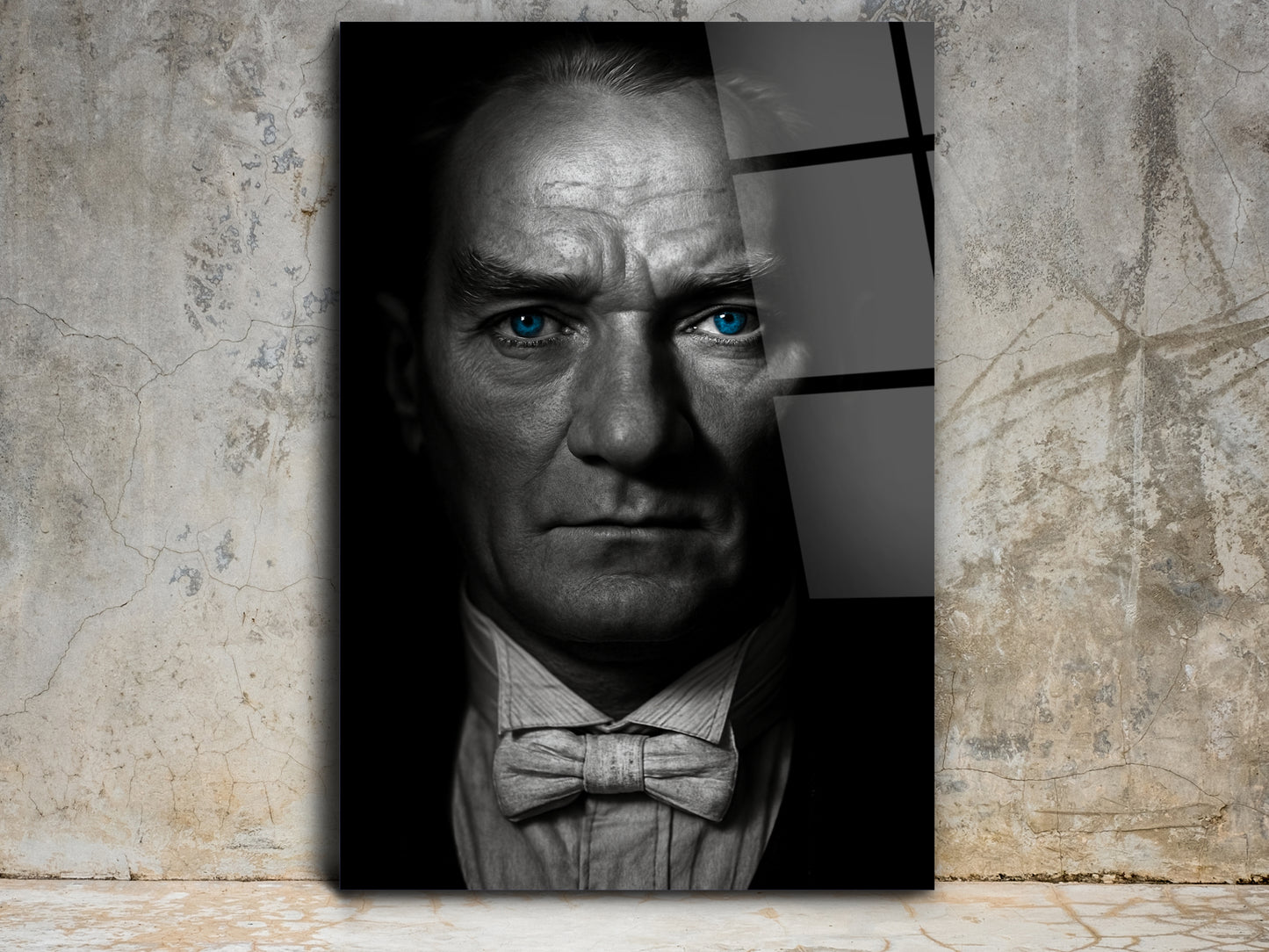 Mavi Gözlü Atatürk Portresi Siyah Beyaz Cam Tablo – Atatürk Tablosu - Modern Ev ve Ofis Dekoru