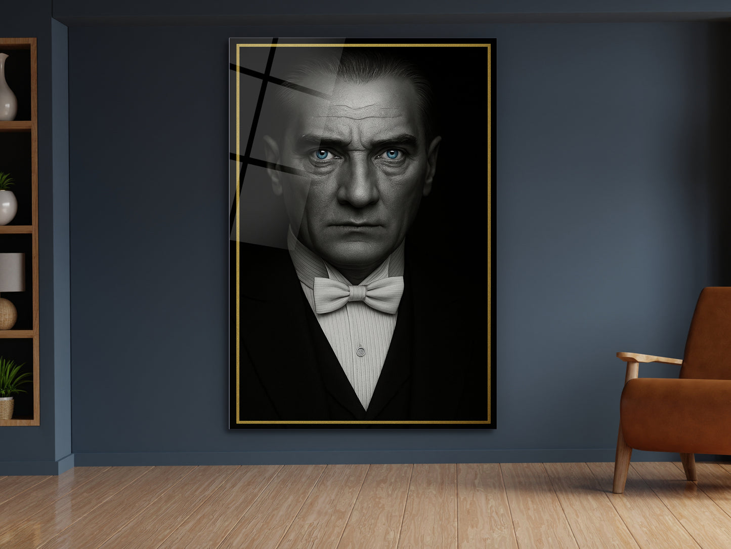 Mavi Gözlü Atatürk Cam Tablo – Gold Çerçeveli Klasik Takım Elbiseli Atatürk Tablosu- Modern Ev ve Ofis Dekoru