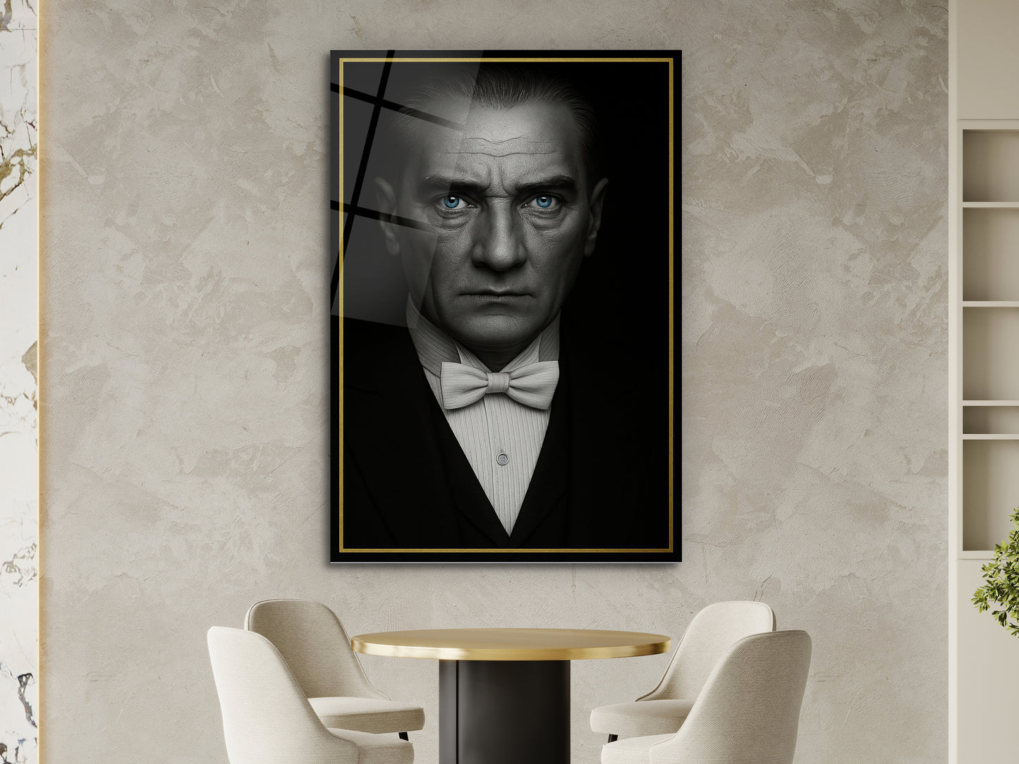 Mavi Gözlü Atatürk Cam Tablo – Gold Çerçeveli Klasik Takım Elbiseli Atatürk Tablosu- Modern Ev ve Ofis Dekoru