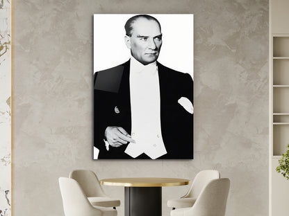 Mustafa Kemal Atatürk Siyah Beyaz Portre Cam Tablo - Atatürk Tablosu - Modern Ev ve Ofis Dekoru