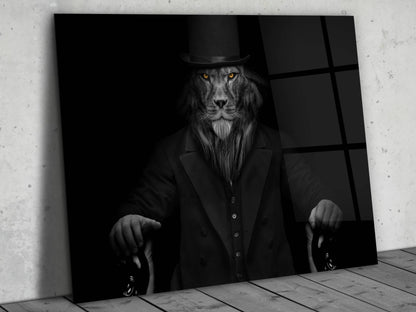 Lord Aslan Cam Tablo – Şapkalı ve Bastonlu Aslan Tablosu - Dekoratif Tablo