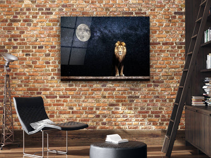 Gece ve Ay Işığında Aslan Cam Duvar Tablosu – Modern Ev ve Ofis İçin Dekoratif Tablo